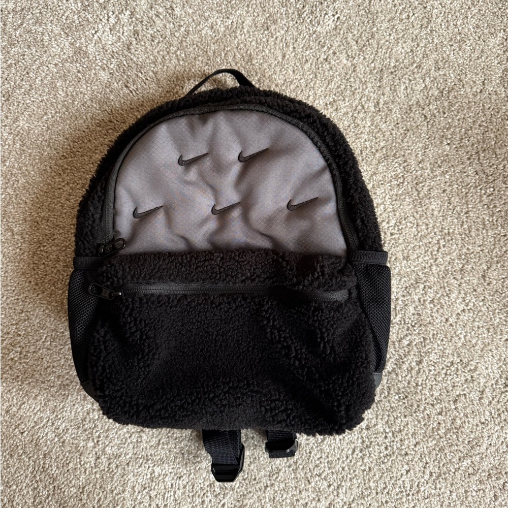 Nike Kids Brasilla JDI Mini Sherpa Black Backpack. LIKE NEW! CUTE!